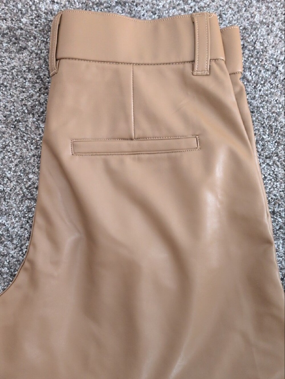 Abercrombie & Fitch Women's Tan Vegan Leather Pleated Shorts - Picture 6 of 11